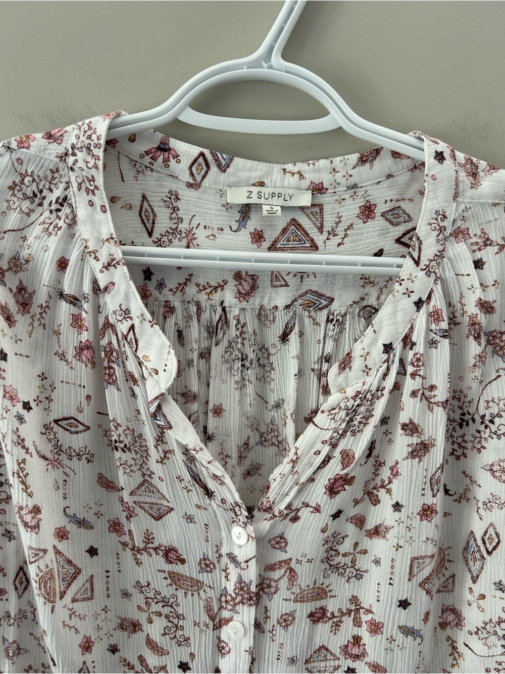 Z Supply Women’s Floral Print Button-Front White and Dusty Rose Boho Flowy Top - Picture 4 of 5